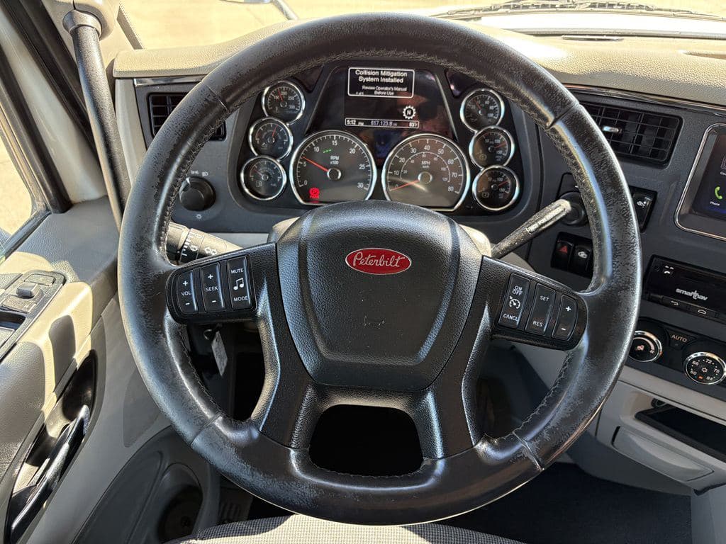 Used 2018 PETERBILT 579 image 24