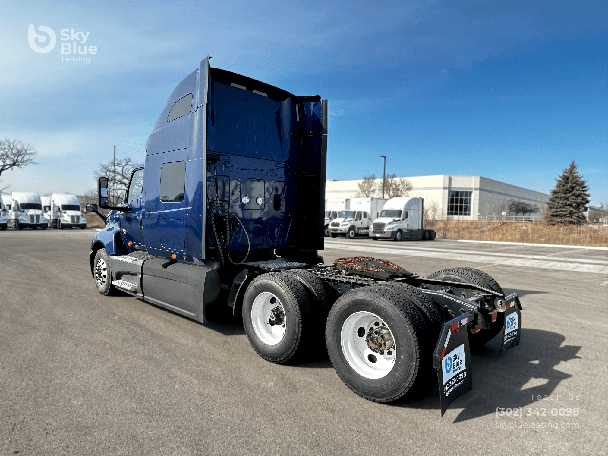 2023 International LT625 image 7