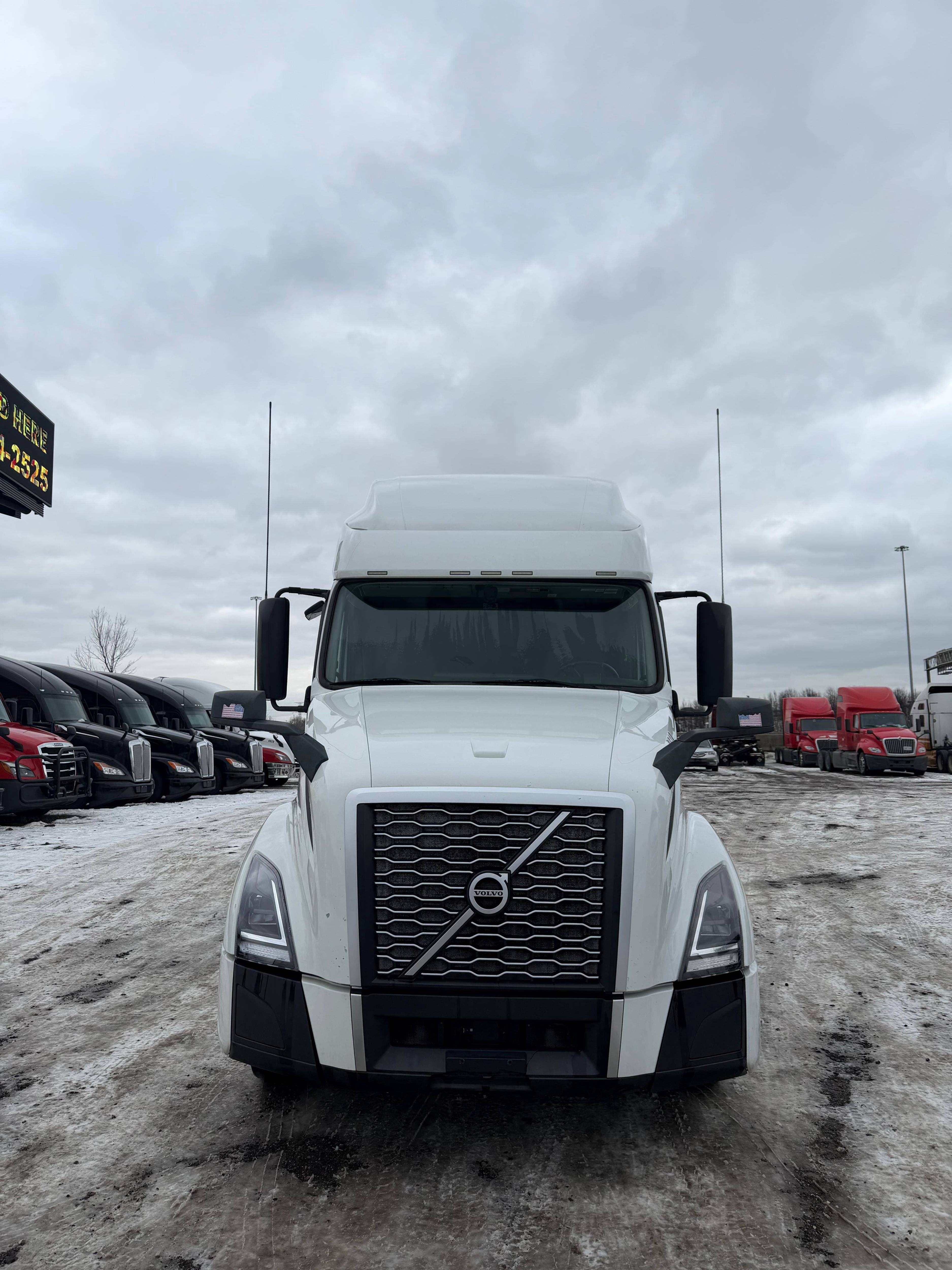 2022 Volvo VNL 760 image 1