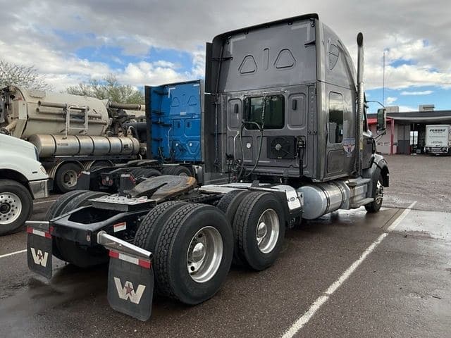 2022 Western Star 4900SB image 2