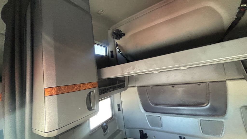 Used 2024 FREIGHTLINER PT126064ST image 18