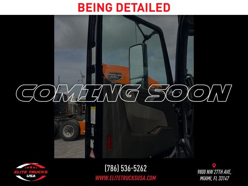 2019 Volvo VNL image 14