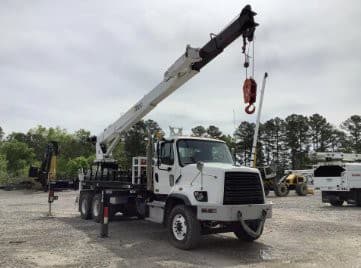 2015 Freightliner 108sd image 1
