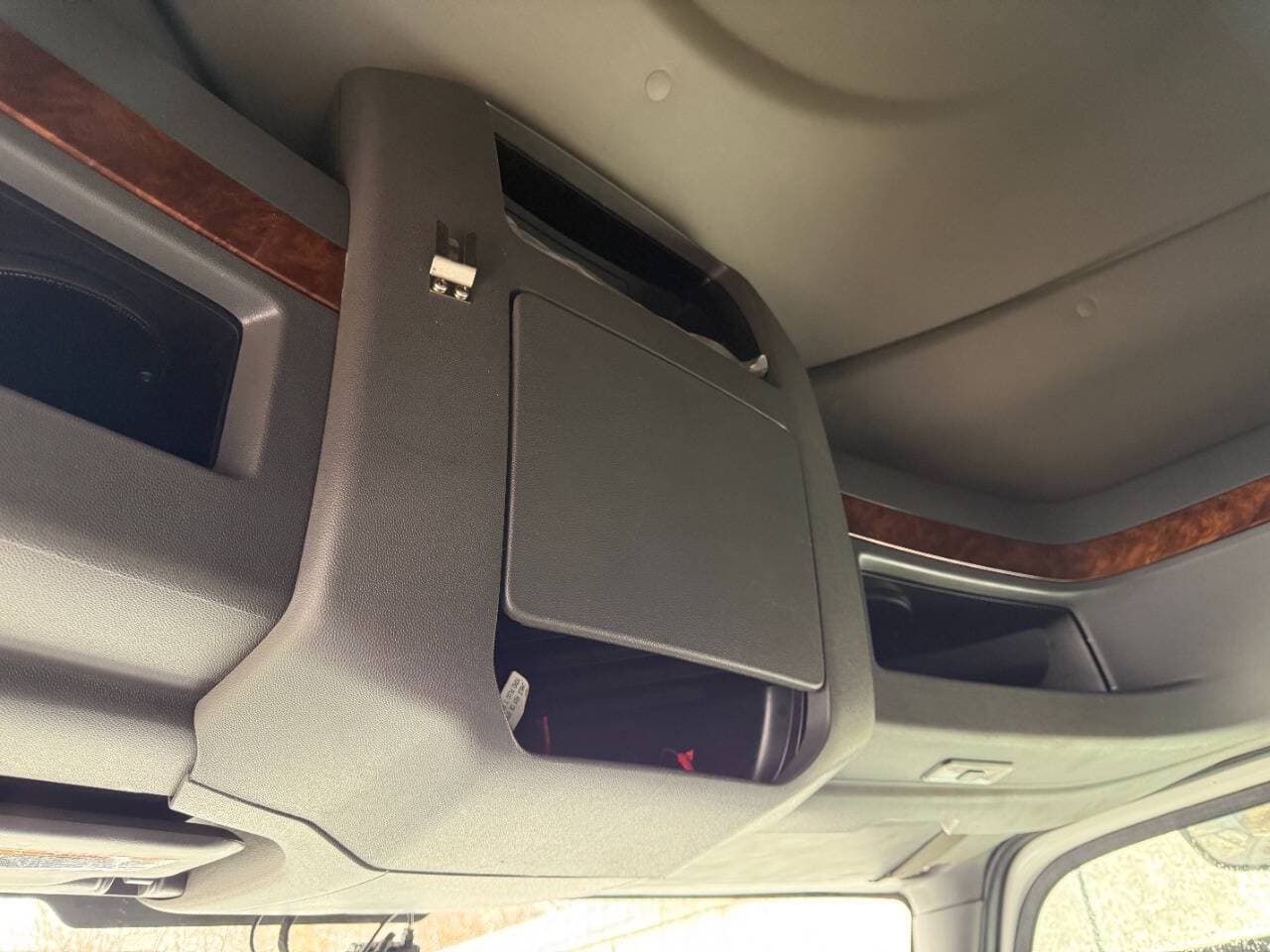 2022 International LT625 image 17