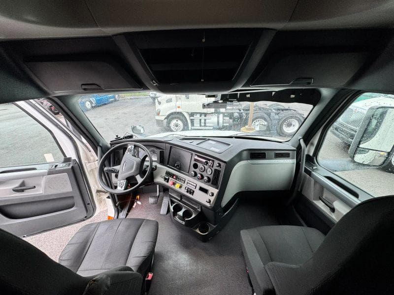 2021 Freightliner Cascadia image 16