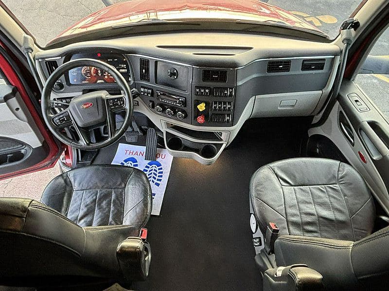 2023 Peterbilt 579 image 15