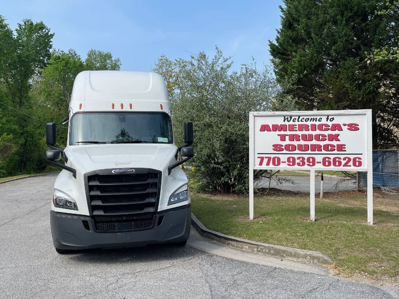 2020 Freightliner Cascadia 126 image 9
