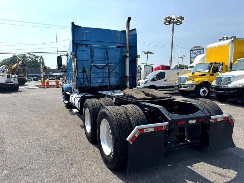 2012 Volvo VNL image 14