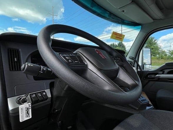 2025 Kenworth T880 image 17