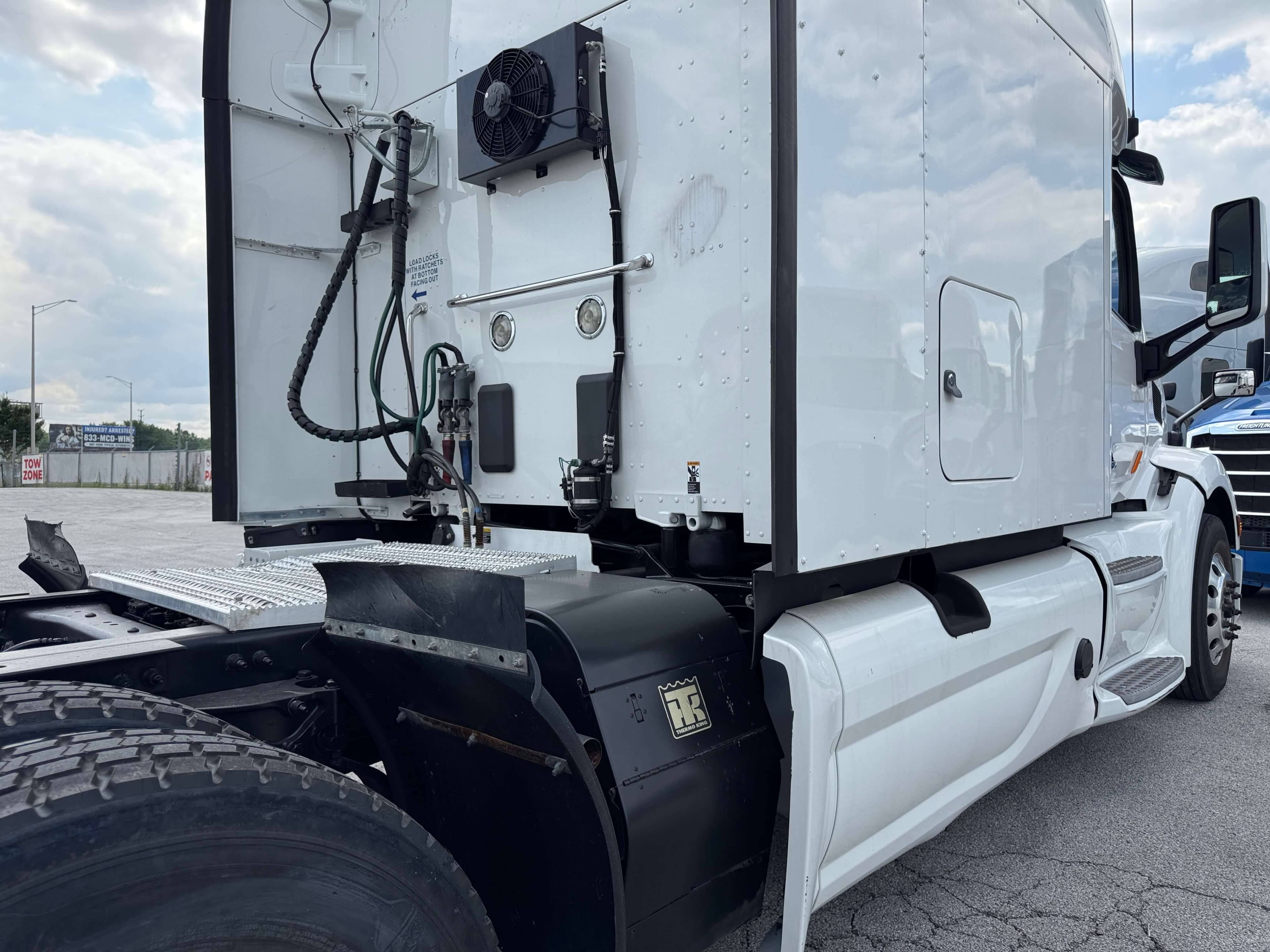 2022 Peterbilt 579 image 11