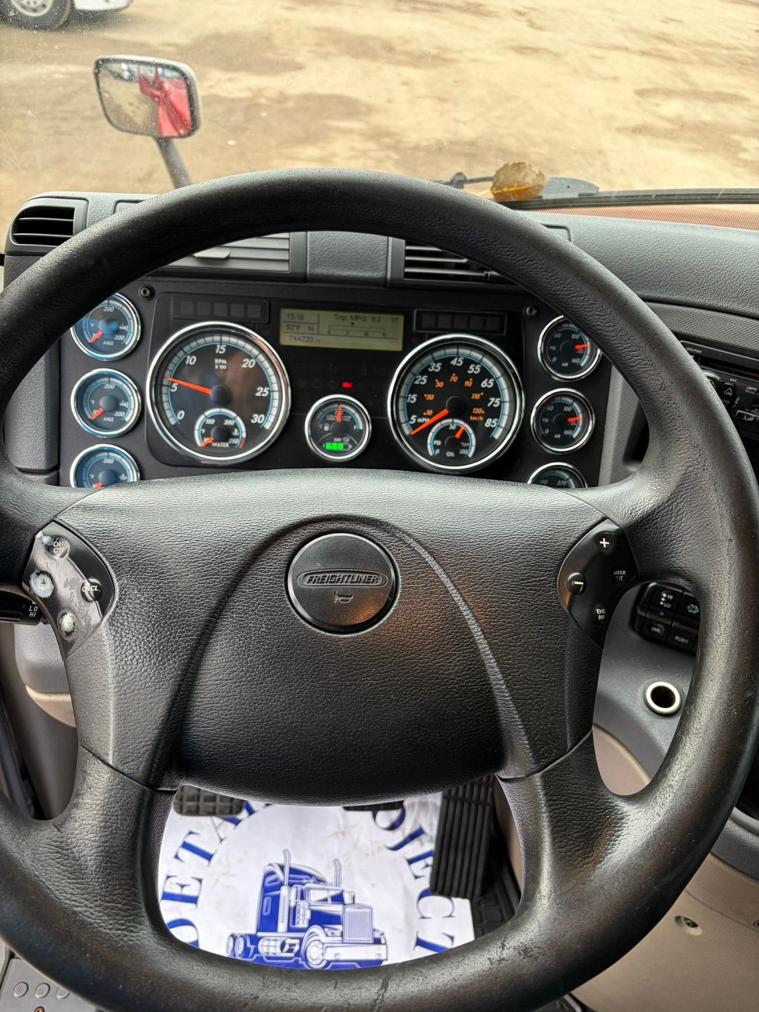 2016 Freightliner Cascadia image 7