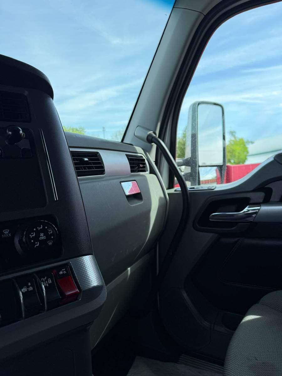 2021 Kenworth T680 image 6