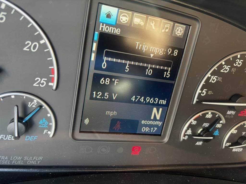 2021 Freightliner Cascadia image 8