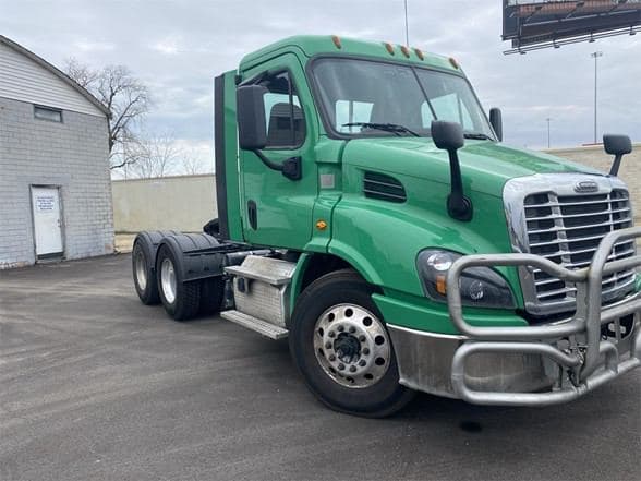 2018 Freightliner Cascadia image 2