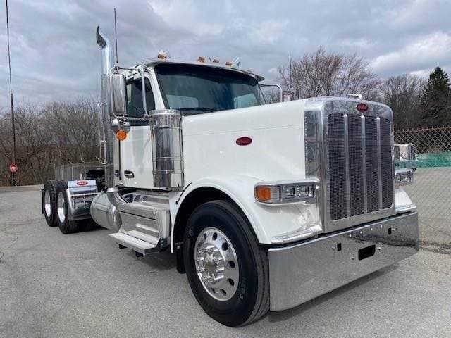 2027 Peterbilt 589 image 2