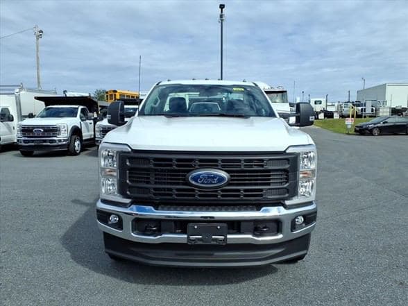 2025 Ford F350 image 8