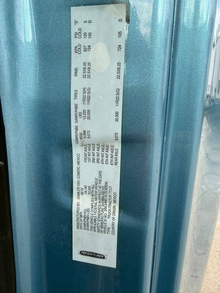 2020 Freightliner Cascadia image 13