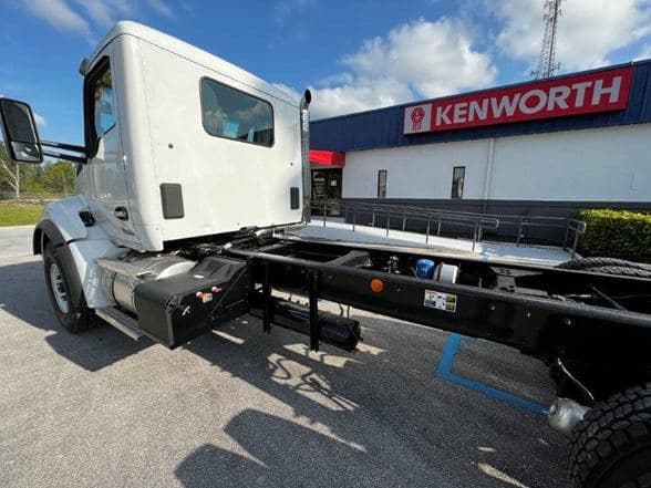 2024 Kenworth T880 image 10