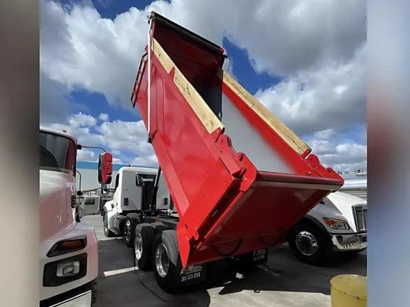 2025 Kenworth T880 image 5