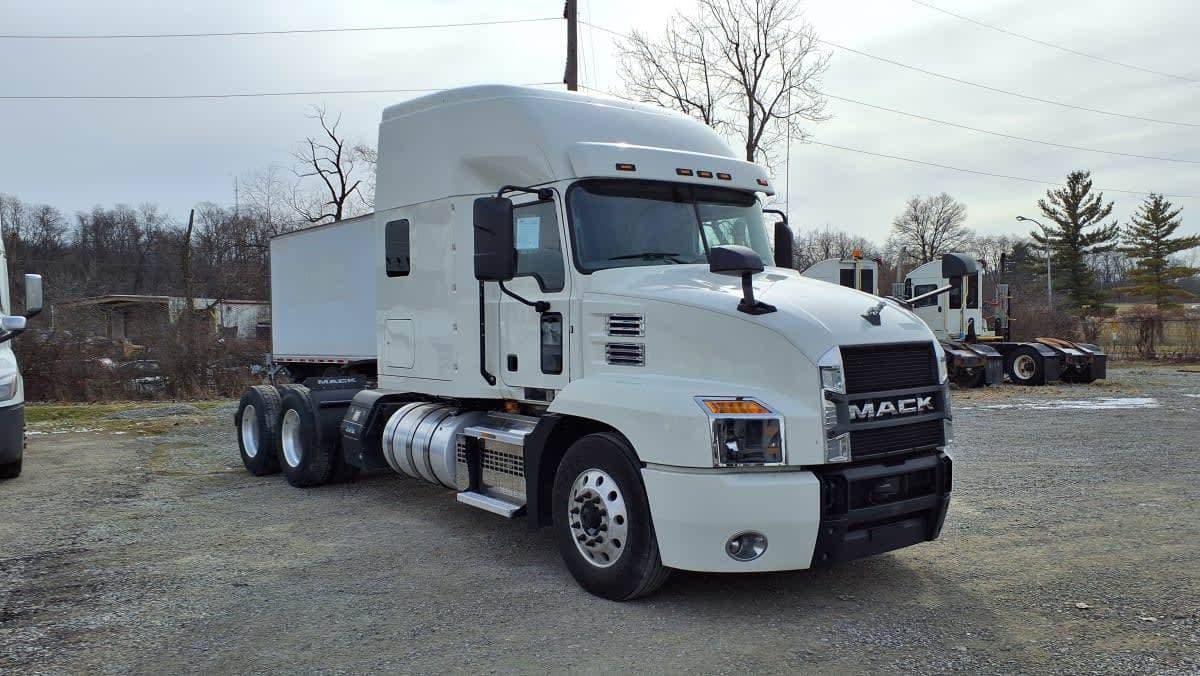 2020 Mack Anthem 64T Sleeper Semi Truck - 62" Mid Roof Sleeper, 445HP, 12 Speed Automatic image 3