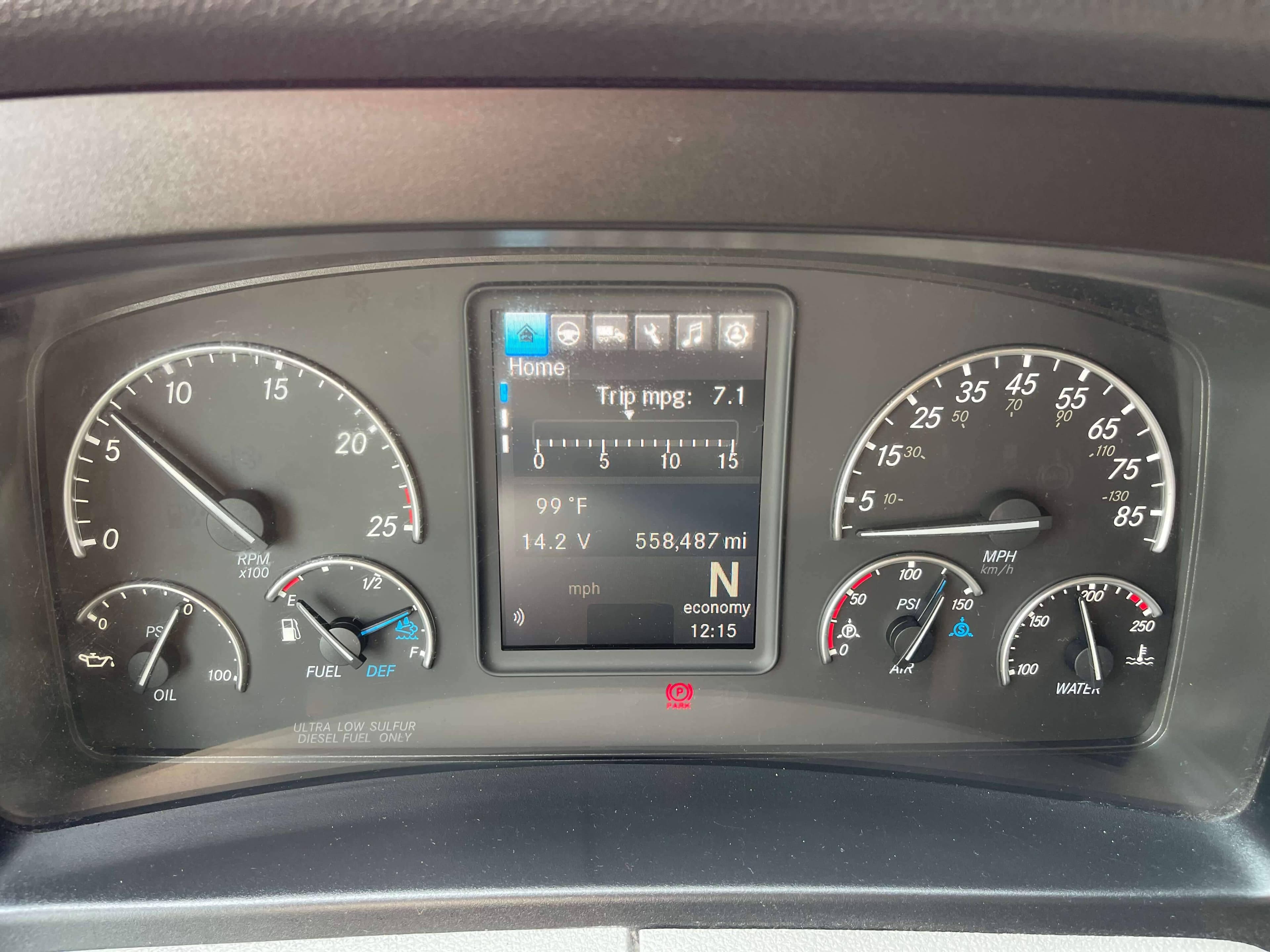 2022 Freightliner Cascadia 126 image 8
