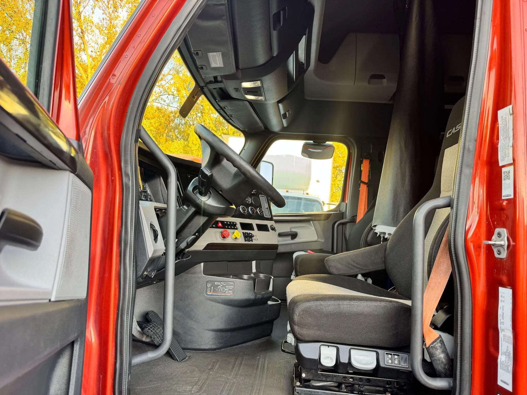 2020 Freightliner Cascadia image 19