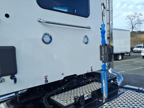 2026 Kenworth T880 image 11