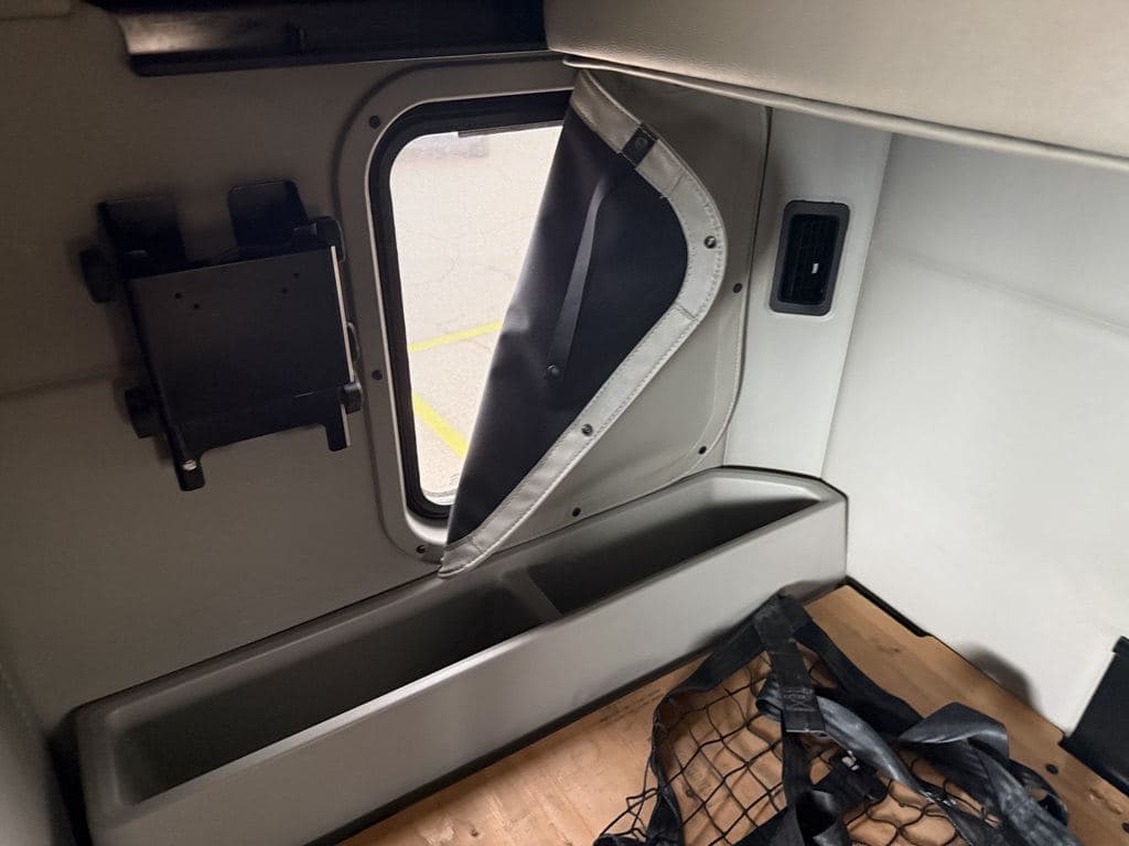 Used 2022 PETERBILT 579 image 21