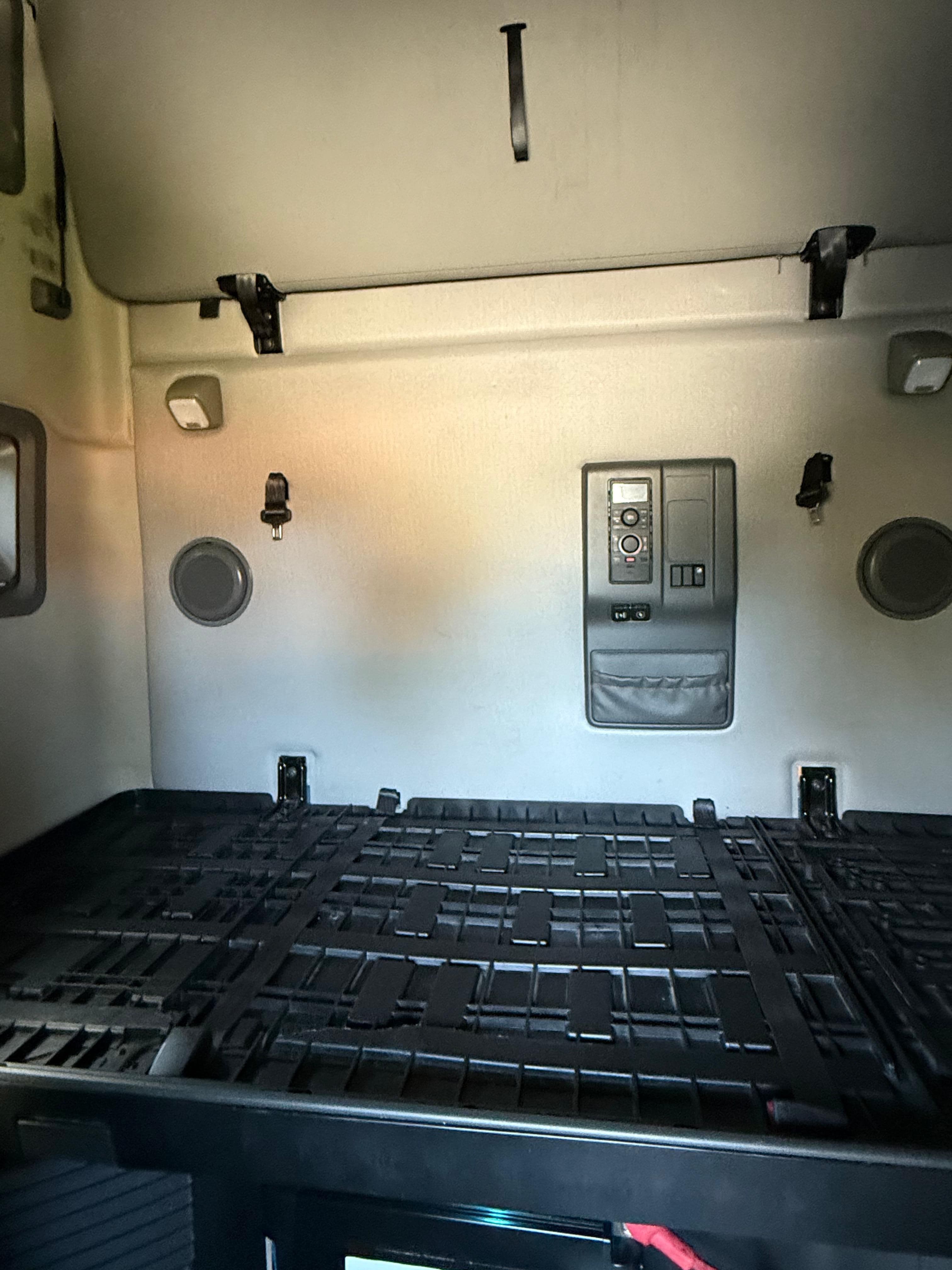 2022 Kenworth T680 image 11