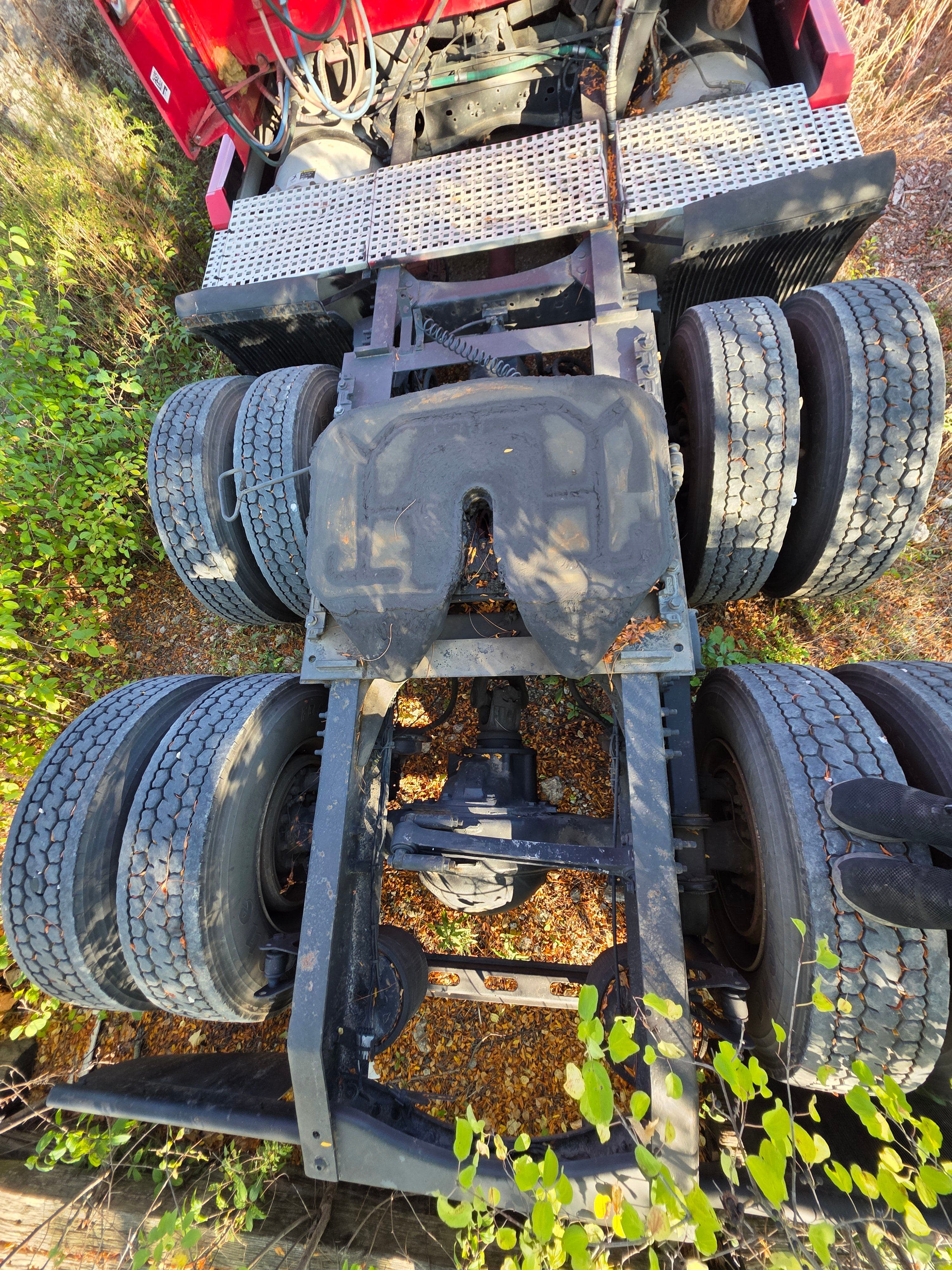 2005 Volvo VNL image 5