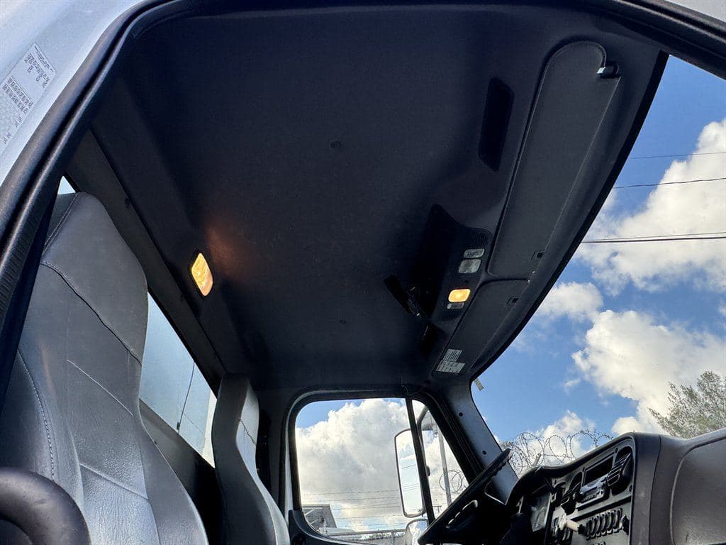 2014 Freightliner M2 106 image 52