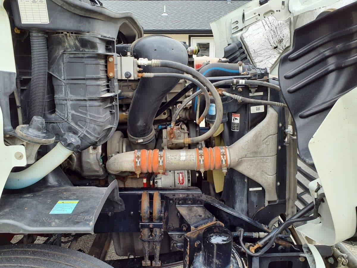 Used 2018 FREIGHTLINER Conventional - Day Cab - CASCADIA 113 image 9