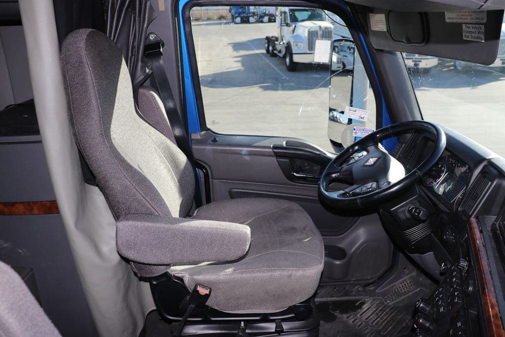 Used 2022 INTERNATIONAL LT625 image 6