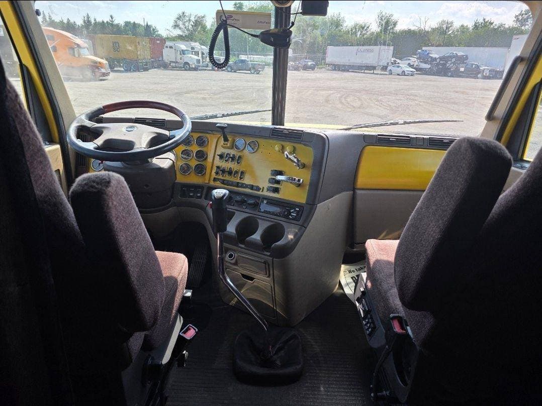 2018 Freightliner Coronado SD122 image 3