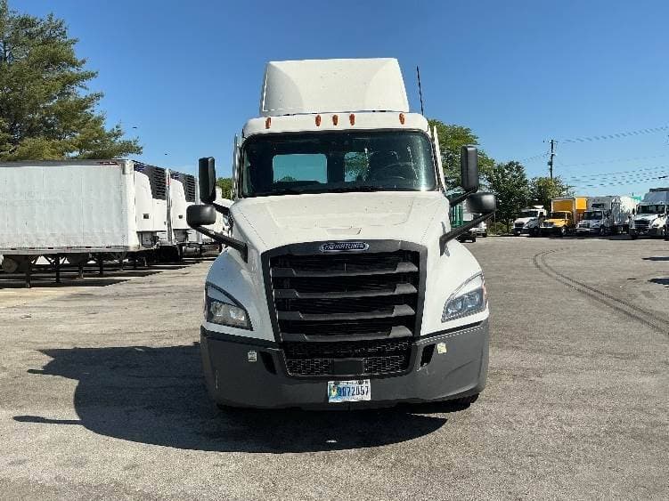 2021 Freightliner Cascadia image 1