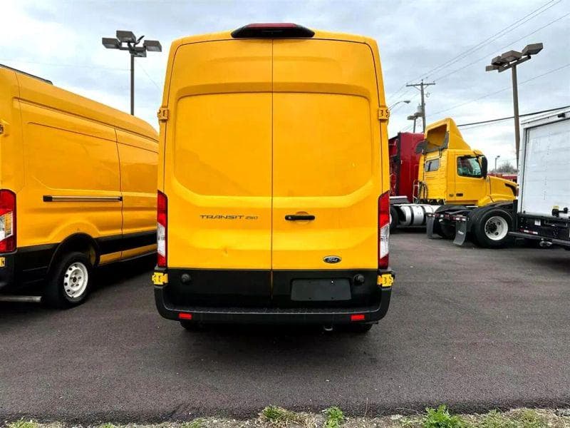 2020 Ford CF8000 image 8