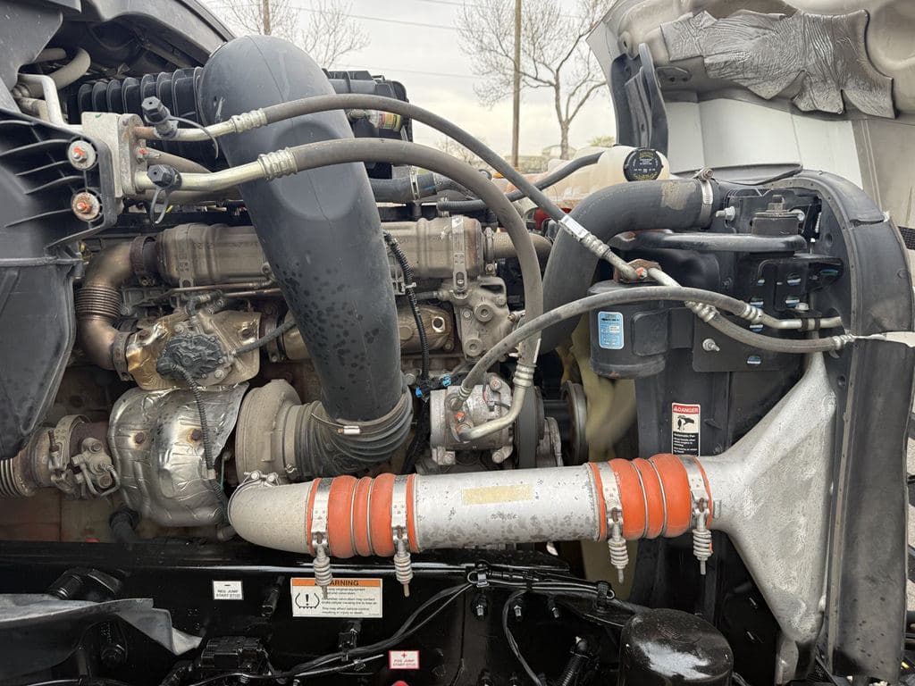 Used 2024 FREIGHTLINER PT126064ST image 25