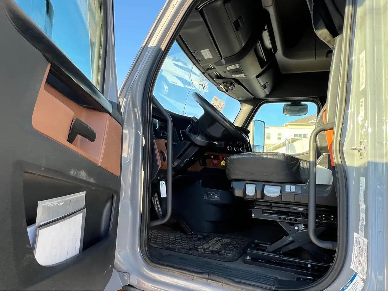 2023 Freightliner Cascadia 126 image 10