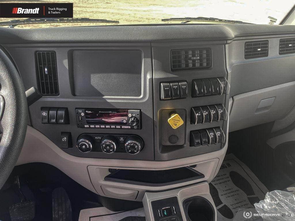 2023 Peterbilt 567 image 7