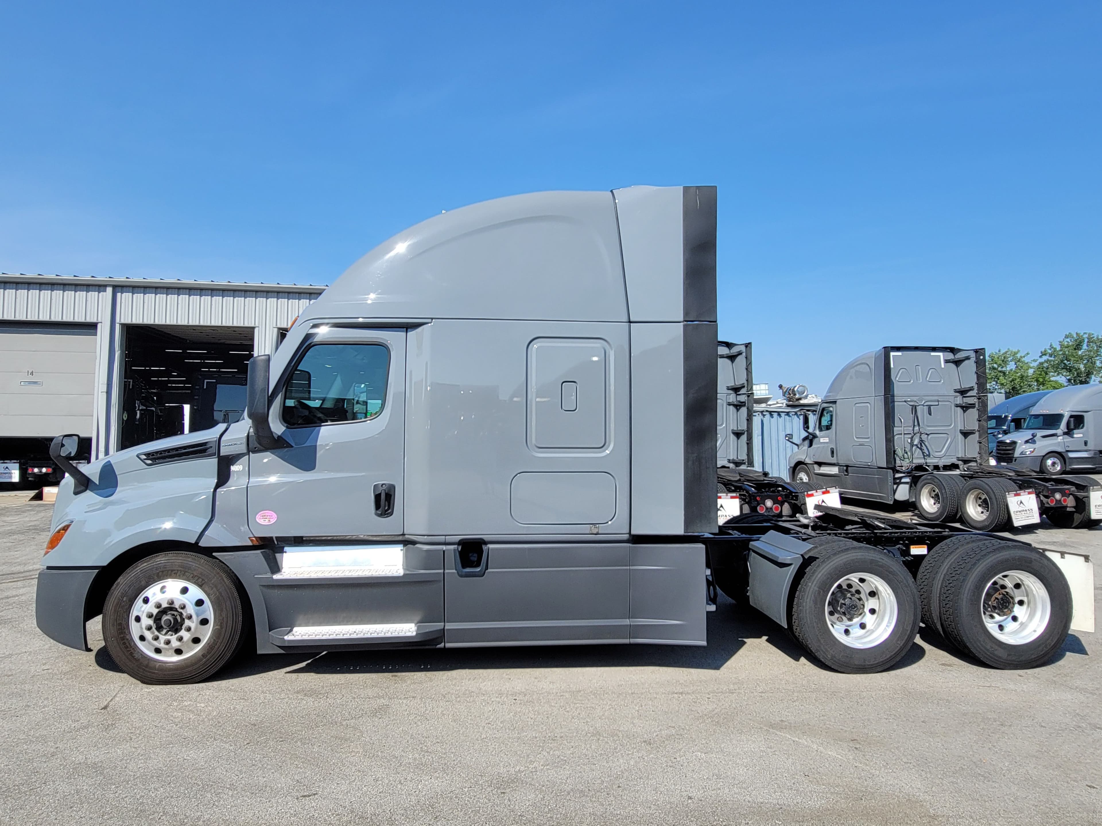 2024 Freightliner Cascadia 125 image 2