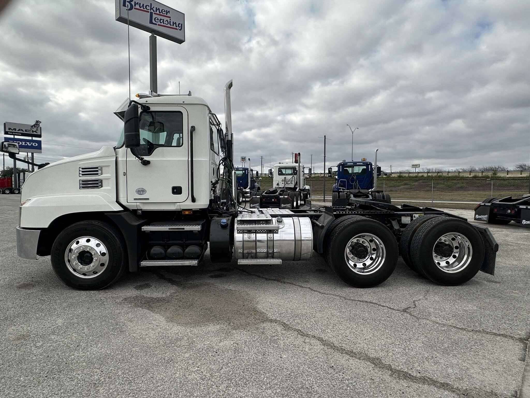 Used 2020 MACK ANTHEM Conventional - Day Cab in San Antonio, TX image 6