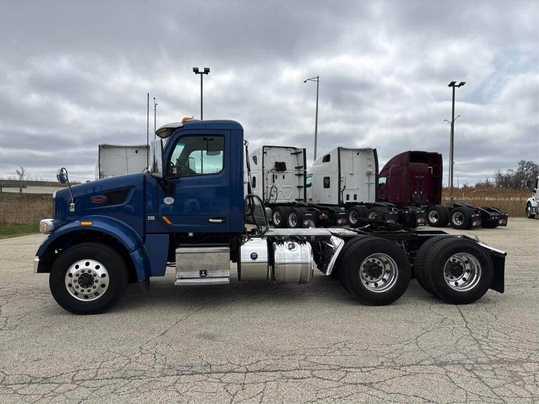 2021 Peterbilt 567 image 4