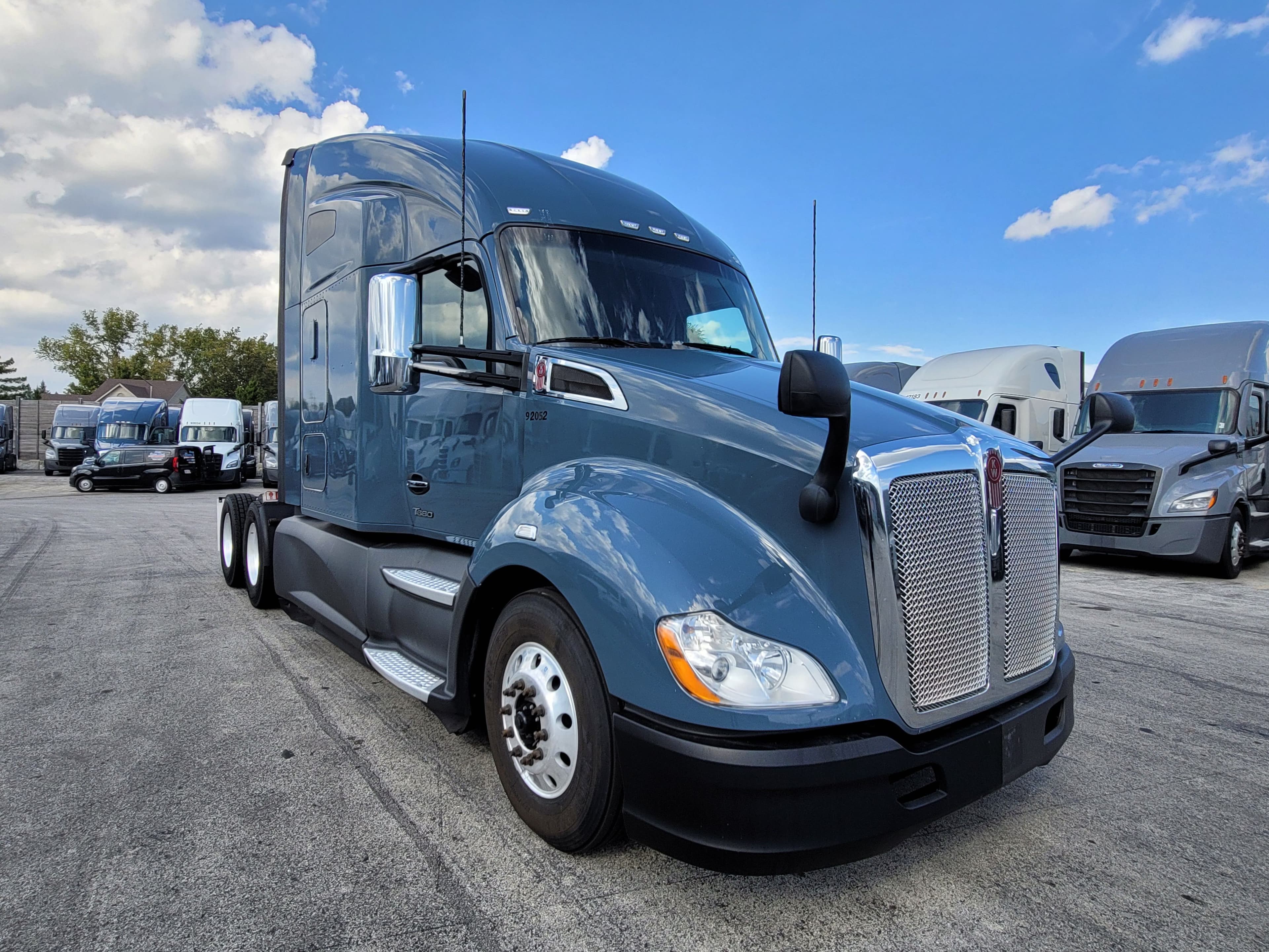 2022 Kenworth T680 image 5