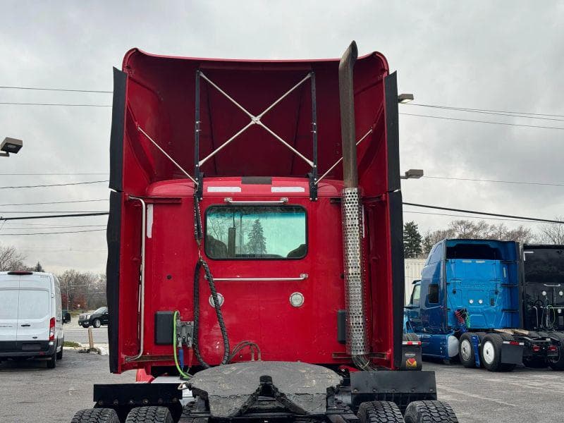 2015 Kenworth T880 image 16