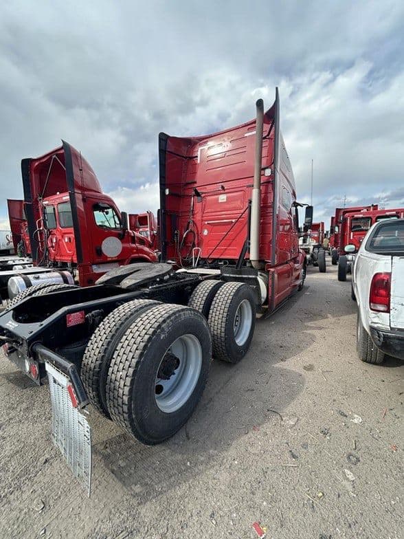 2023 Volvo VNL64T760 image 3