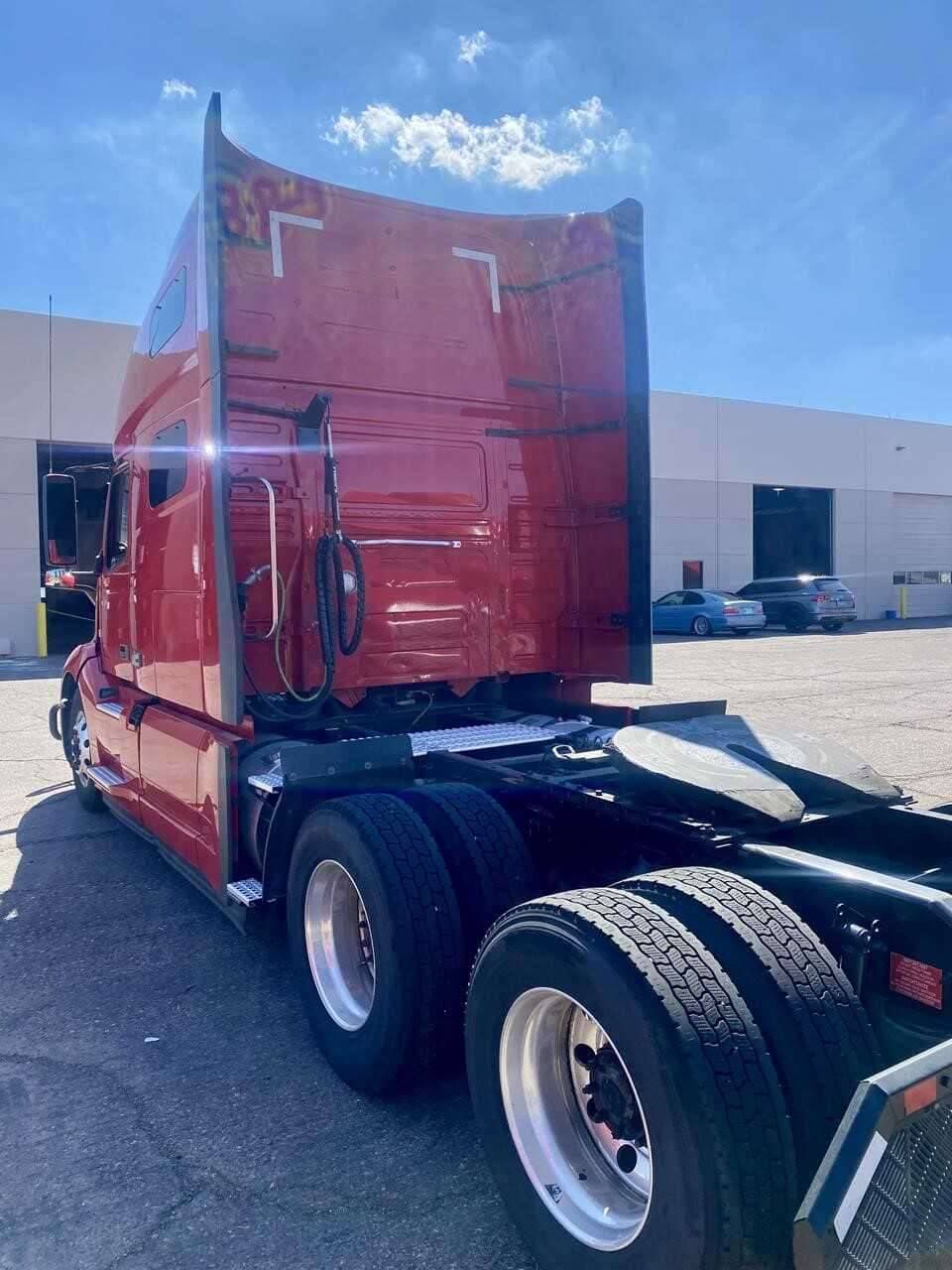 2022 Volvo VNL image 3