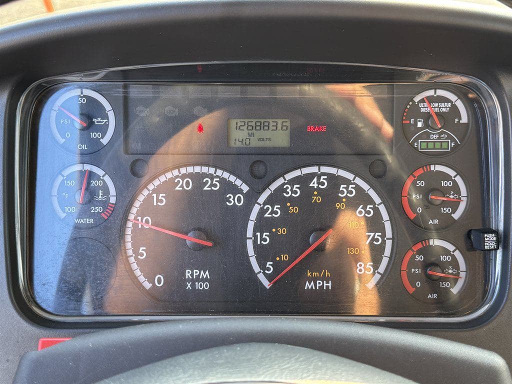 2015 Freightliner M2 106 image 72