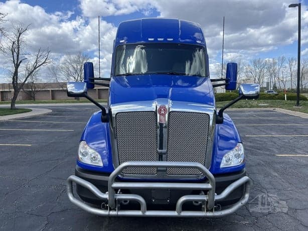 2021 Kenworth T680 image 3