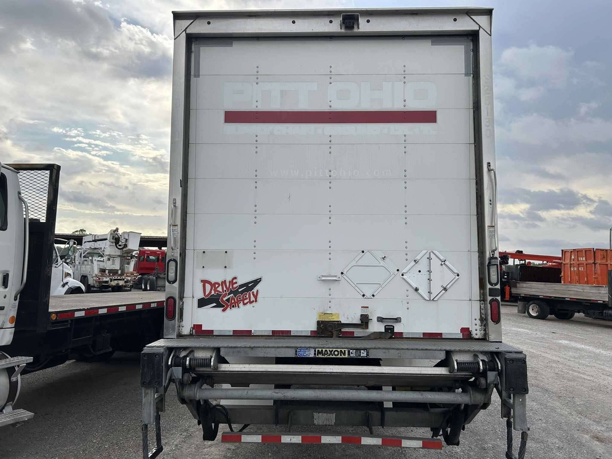 2018 Freightliner M2 image 3