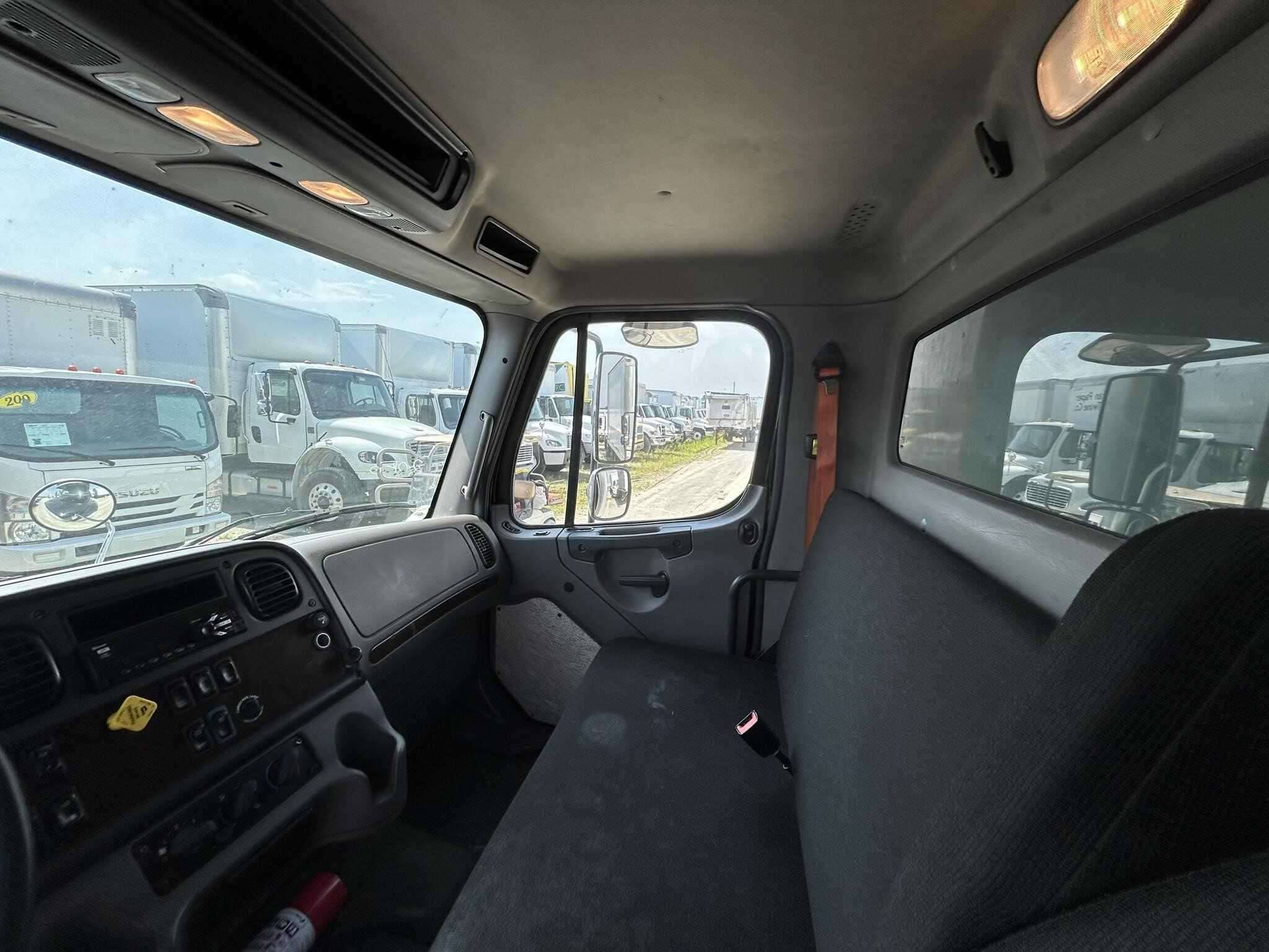 2019 Freightliner M2 image 8